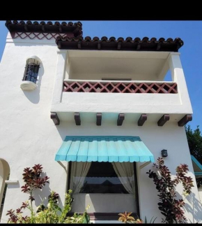 Hollywood Cozy Cove